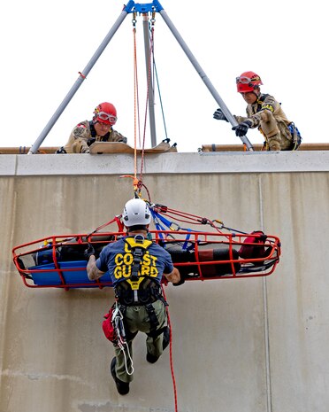 Peruvian marines assigned to Combat Engineering Battalion conduct an urban search and rescue training exercise with the U.S. Coast Guard at Marine Corps Base Hawaii during Exercise Rim of the Pacific (RIMPAC), July 12.