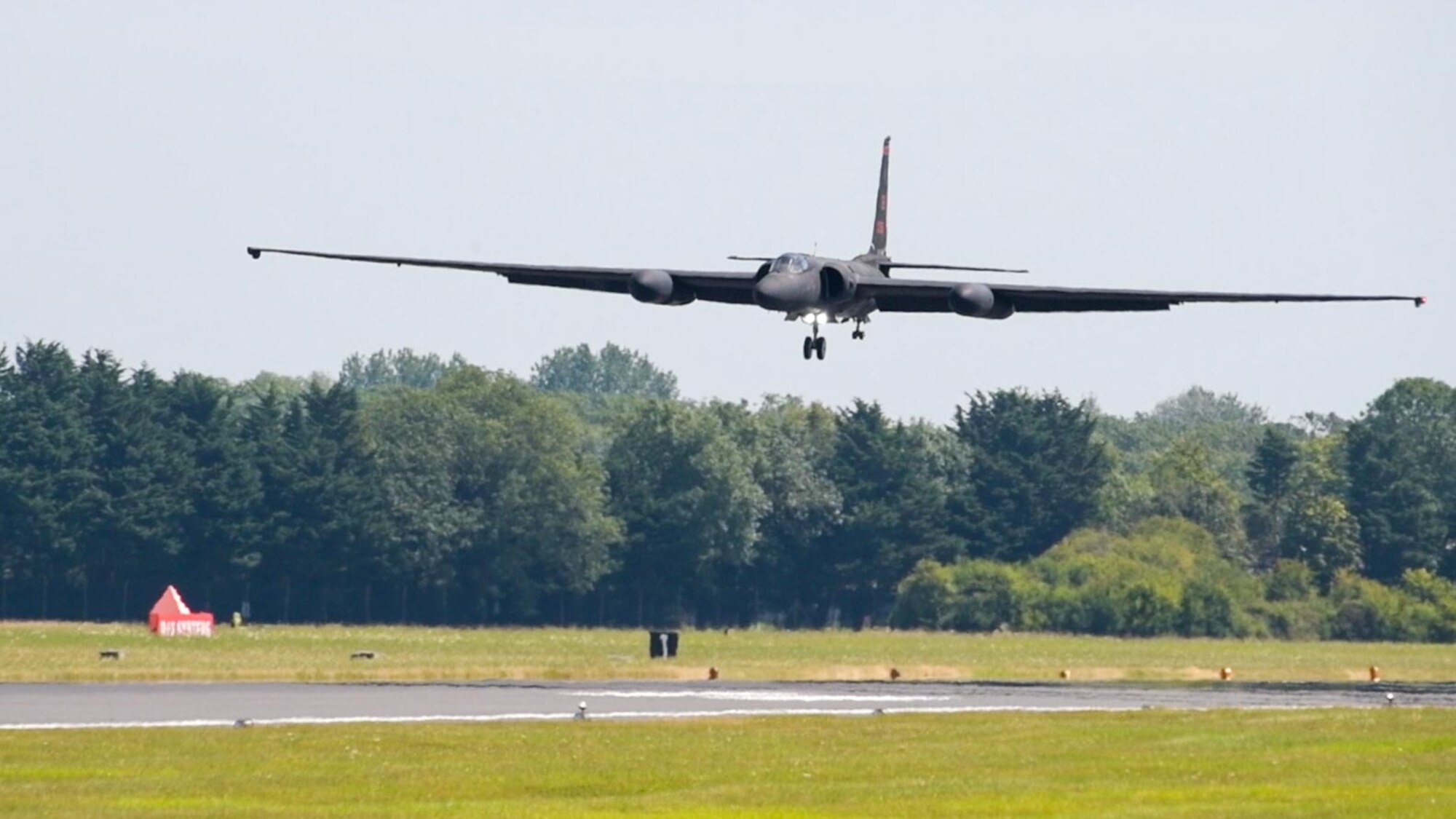 A U.S. U-2 Dragon Lady prepares to land after an aerial demonstration