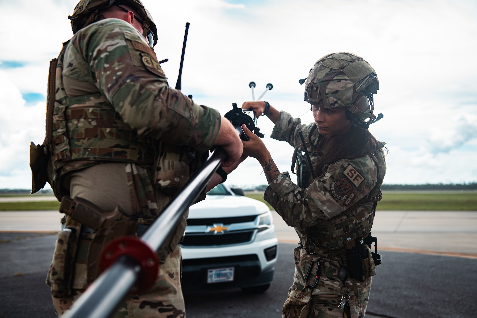Airmen set up a radio antenna.