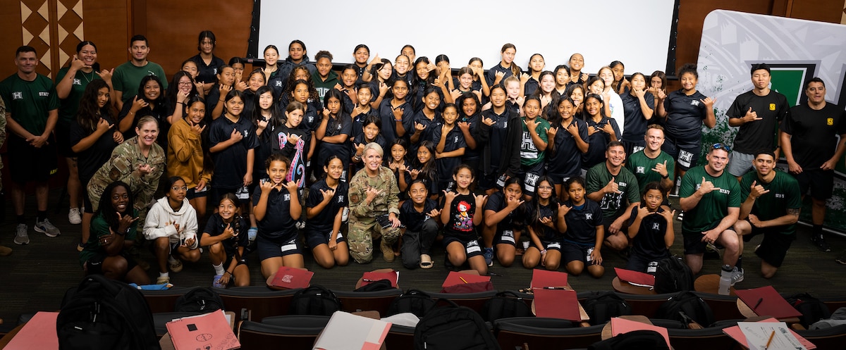 Pacific Air Forces deputy commander visits local youth
