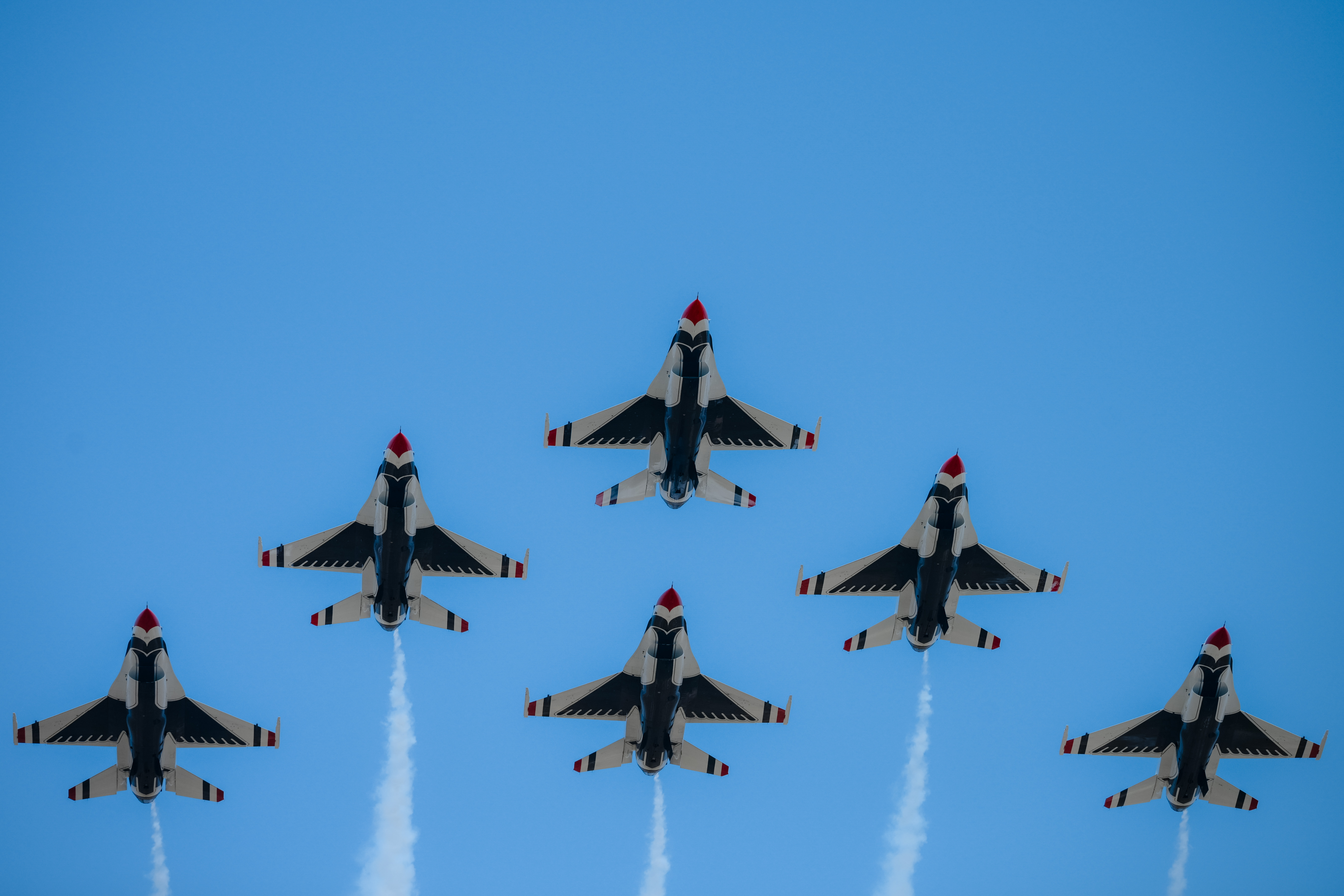 USAF Thunderbirds flying.
