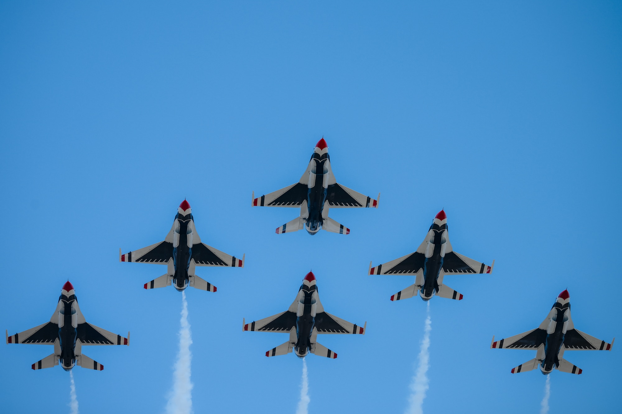 USAF Thunderbirds flying.