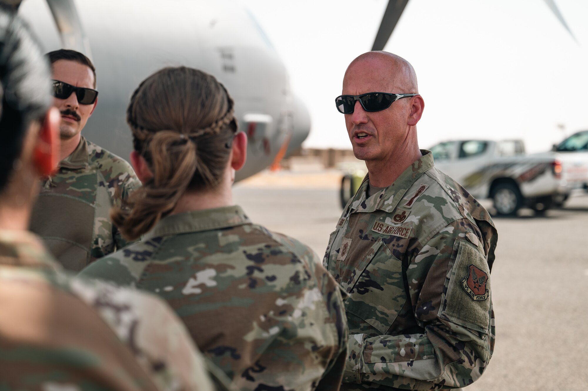 Chief Master Sgt. of the Air Force David Flosi
speaks with Airmen from the 41st
Expeditionary Airlift Squadron.