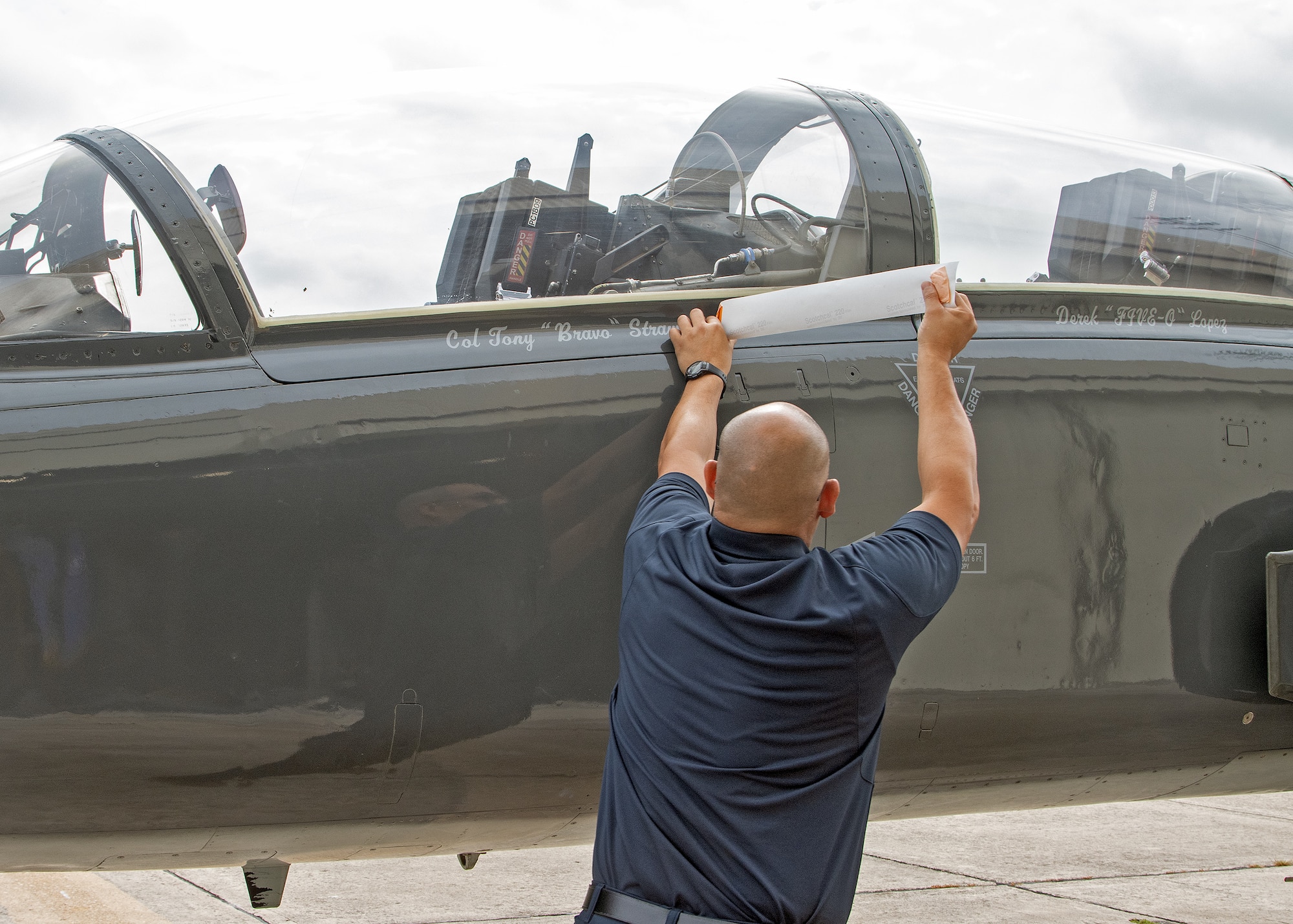 12th Aircraft Maintenance Squadron maintainer unveils new 340th FTG commander