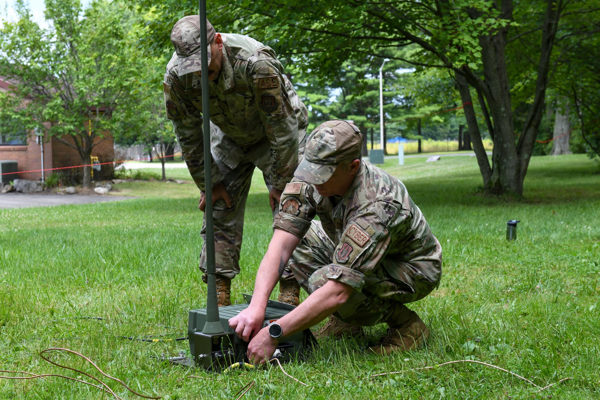 Master Sgt. Gilbert Martin and Tech. Sgt. Joshua Powell, 910th Communications Squadron citizen Airmen, ready a communications device during the U.S. Army Networks Command High-Frequency Skills Competition at Youngstown Air Reserve Station, Ohio, July 25, 2024.