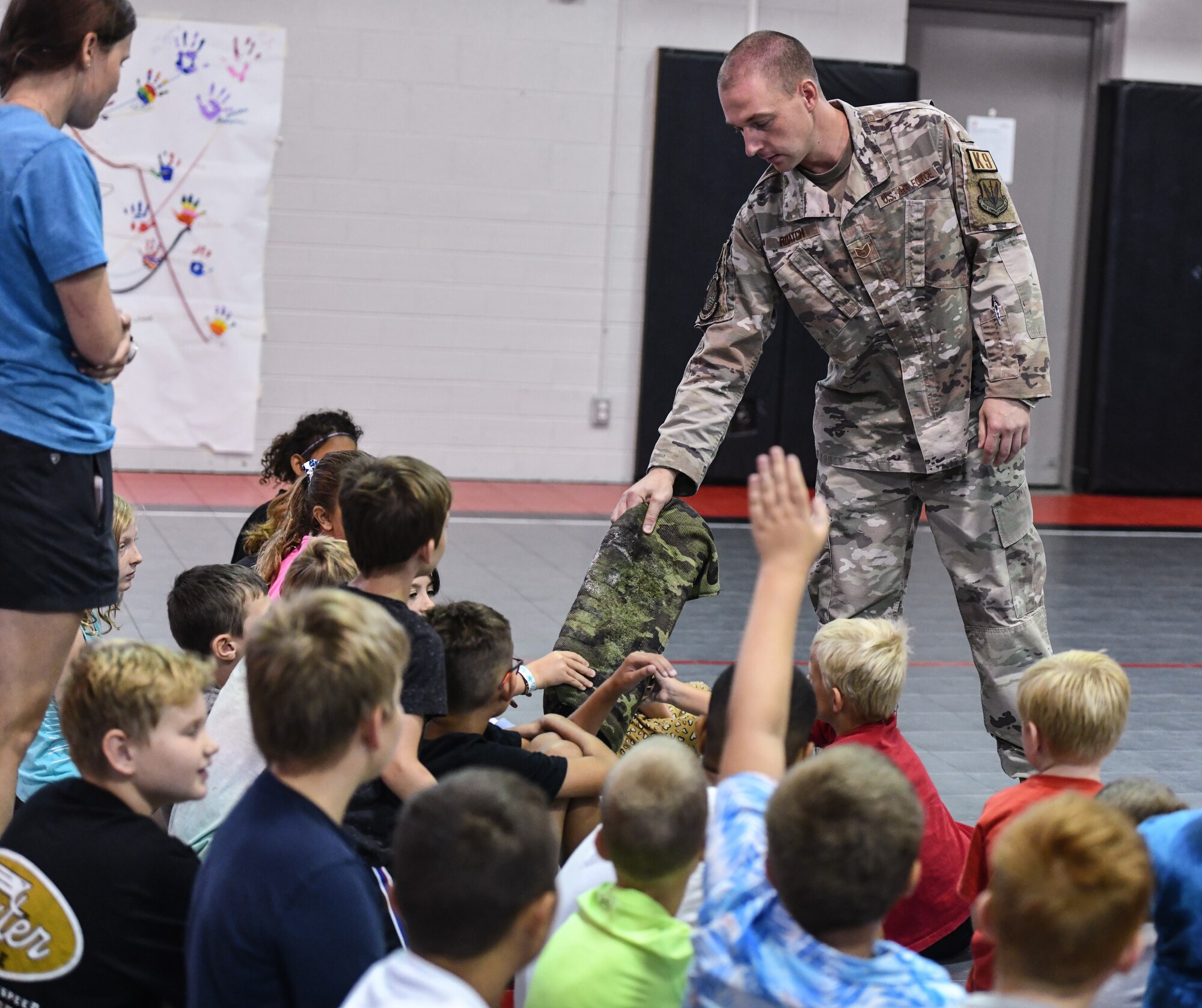 Military member shows kids a bite sleeve