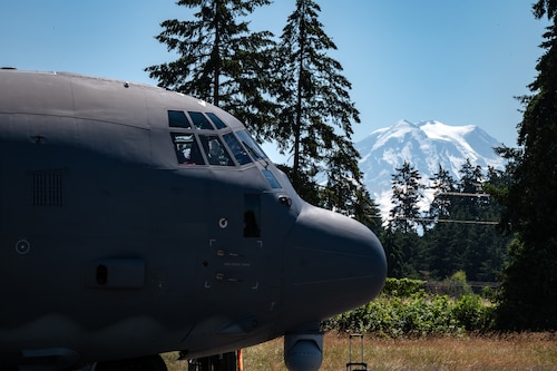 Large aircraft within view of Mount Rainier
