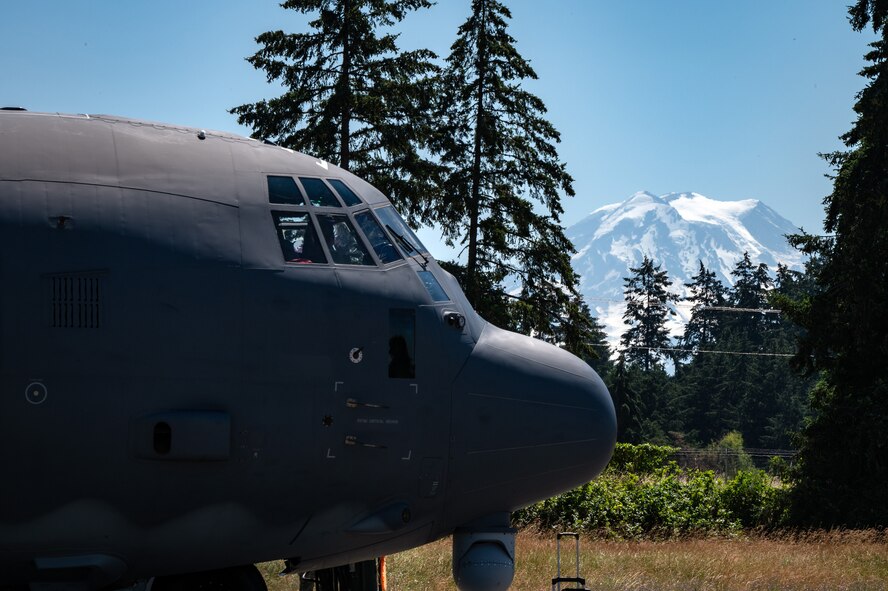 Large aircraft within view of Mount Rainier