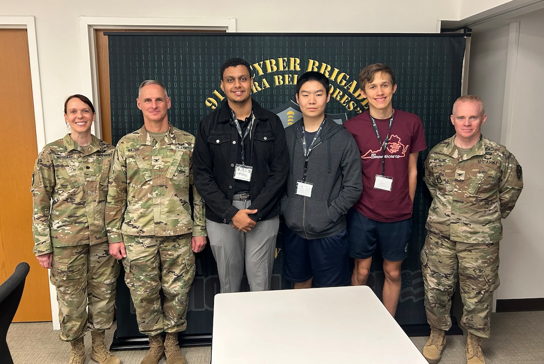 91st Cyber Brigade hosts students for “capture-the-flag” event