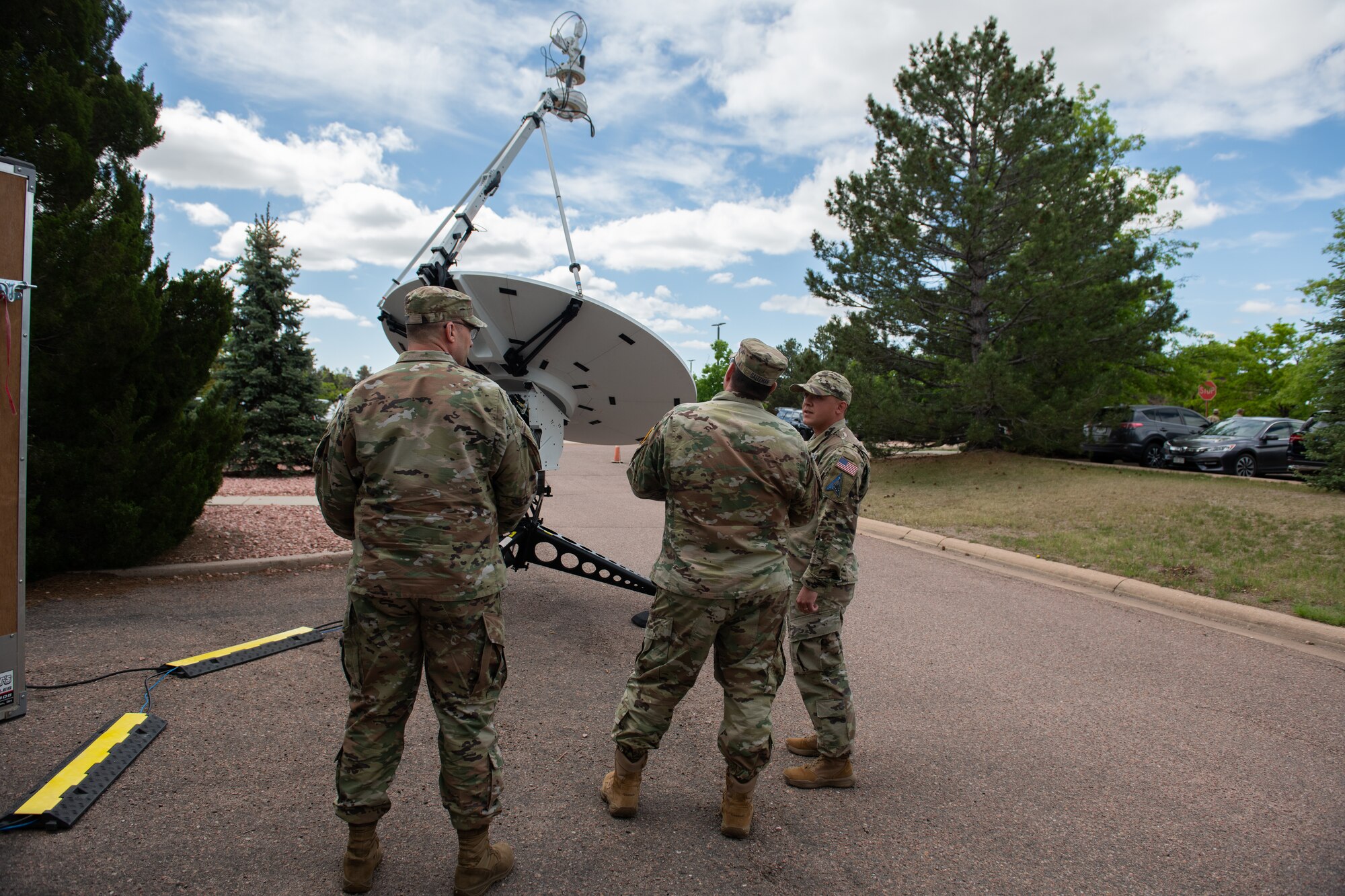 Tech. Sgt. Matthew Hahnrauch briefs Gen. Chance Saltzman on antenna operations while Lt. Col. David H. Hoyt listens.