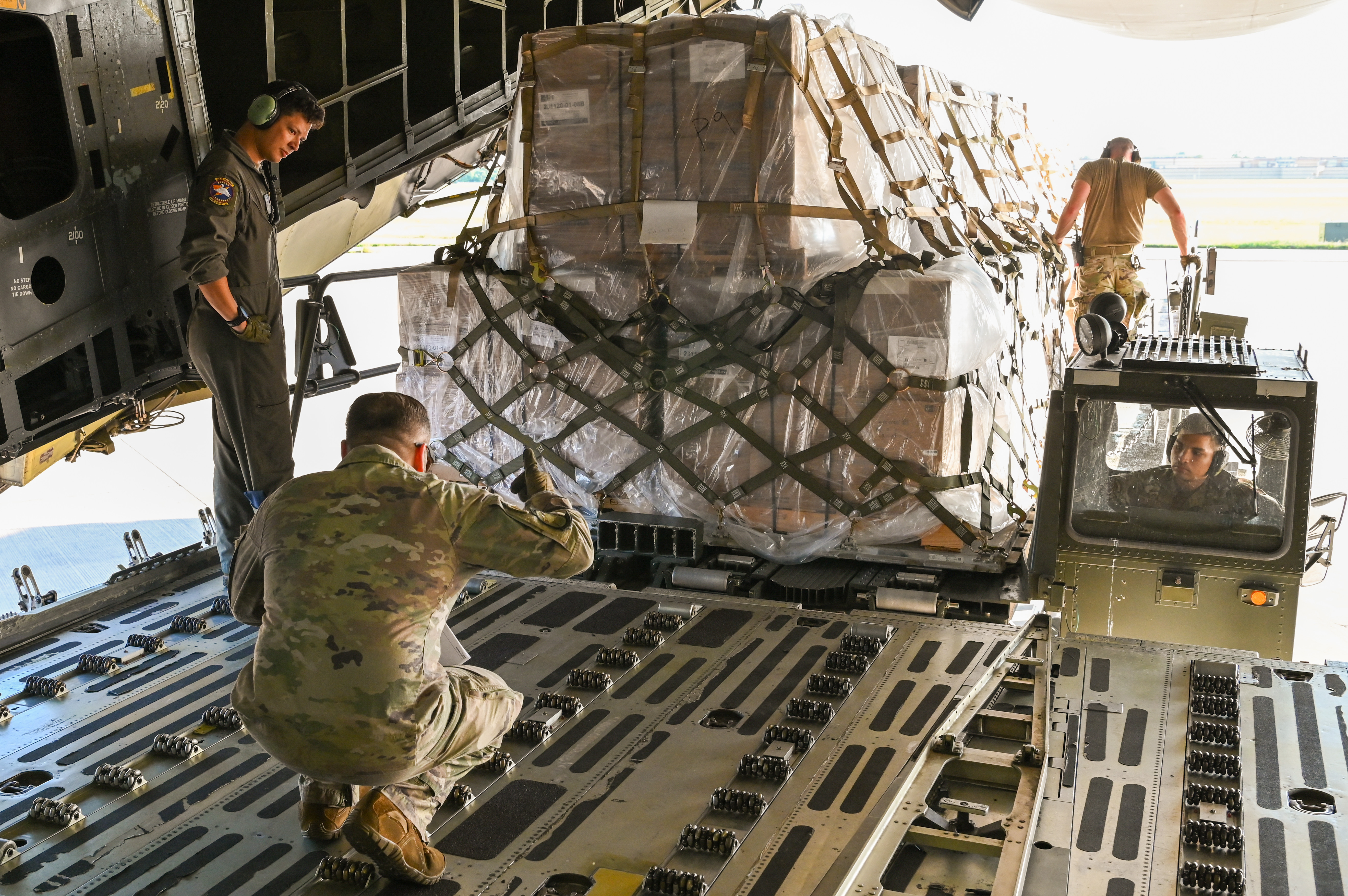 coco,s ‎٭͜ ARMY Texas, Delaware Airmen Team Up for C-5M Super Galaxy Maintenance