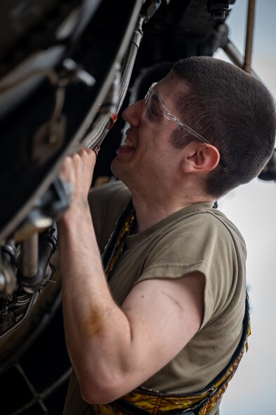 Minot maintainers support B-52 operations in England