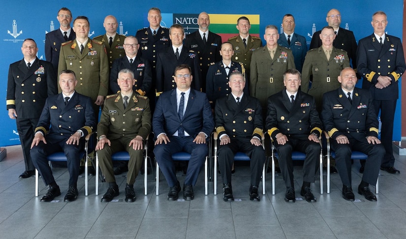 Three rows of military leaders pose for a class photo.
