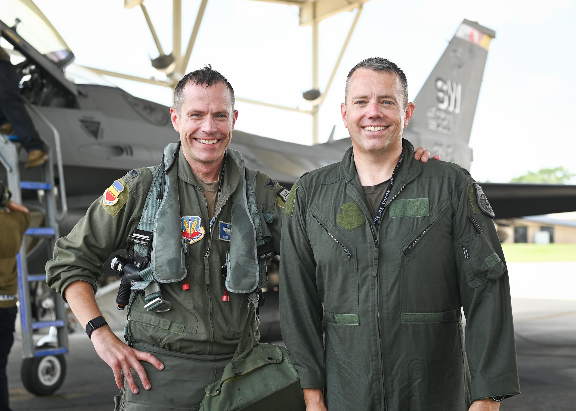 Col. Smith and Col. Hicok pose for a photo.