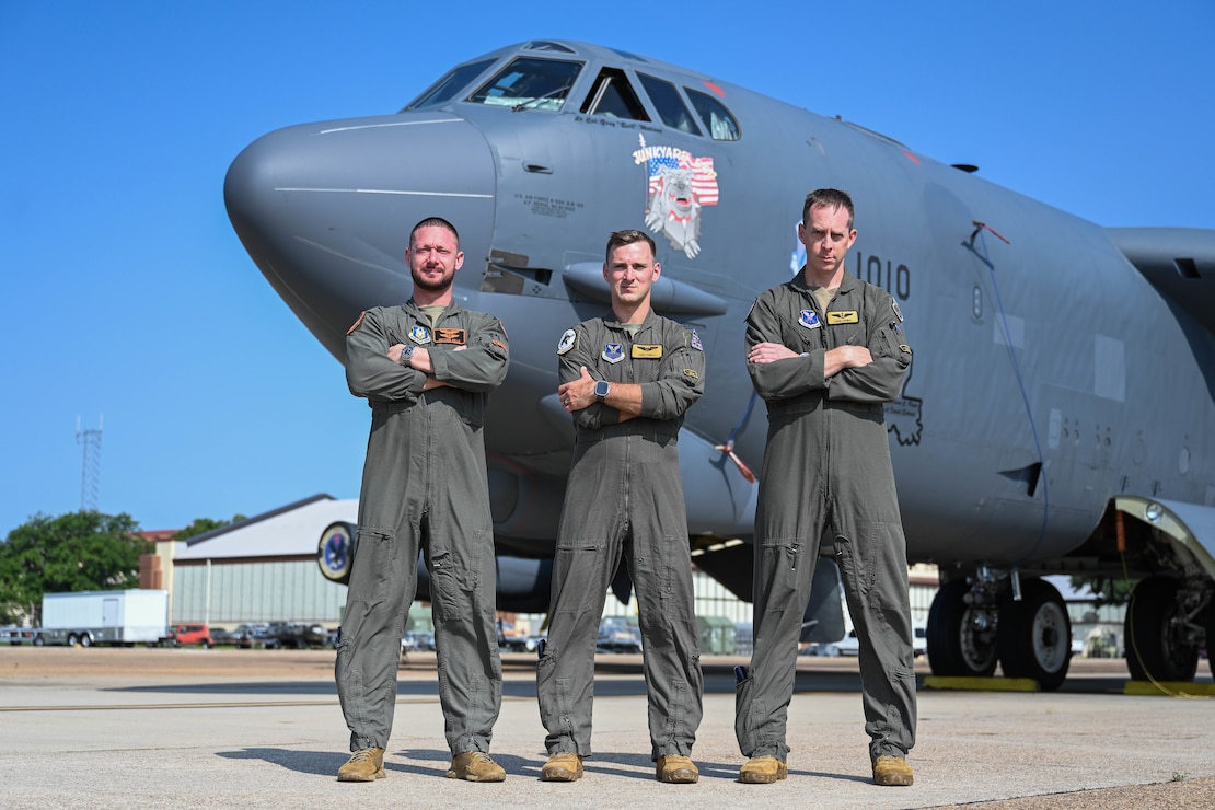 Bomber crew stands in front of a B-52H Stratofortress