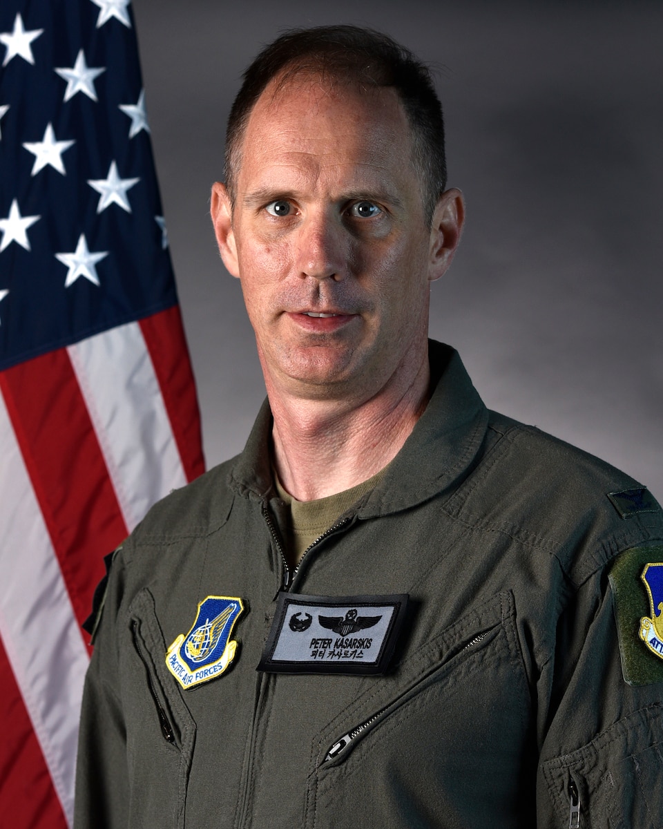 Official photo of Col. Peter E. Kasarskis