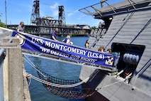 Guests tour USS Montgomery (LCS 8) during Portland Fleet Week in Portland, Oregon.