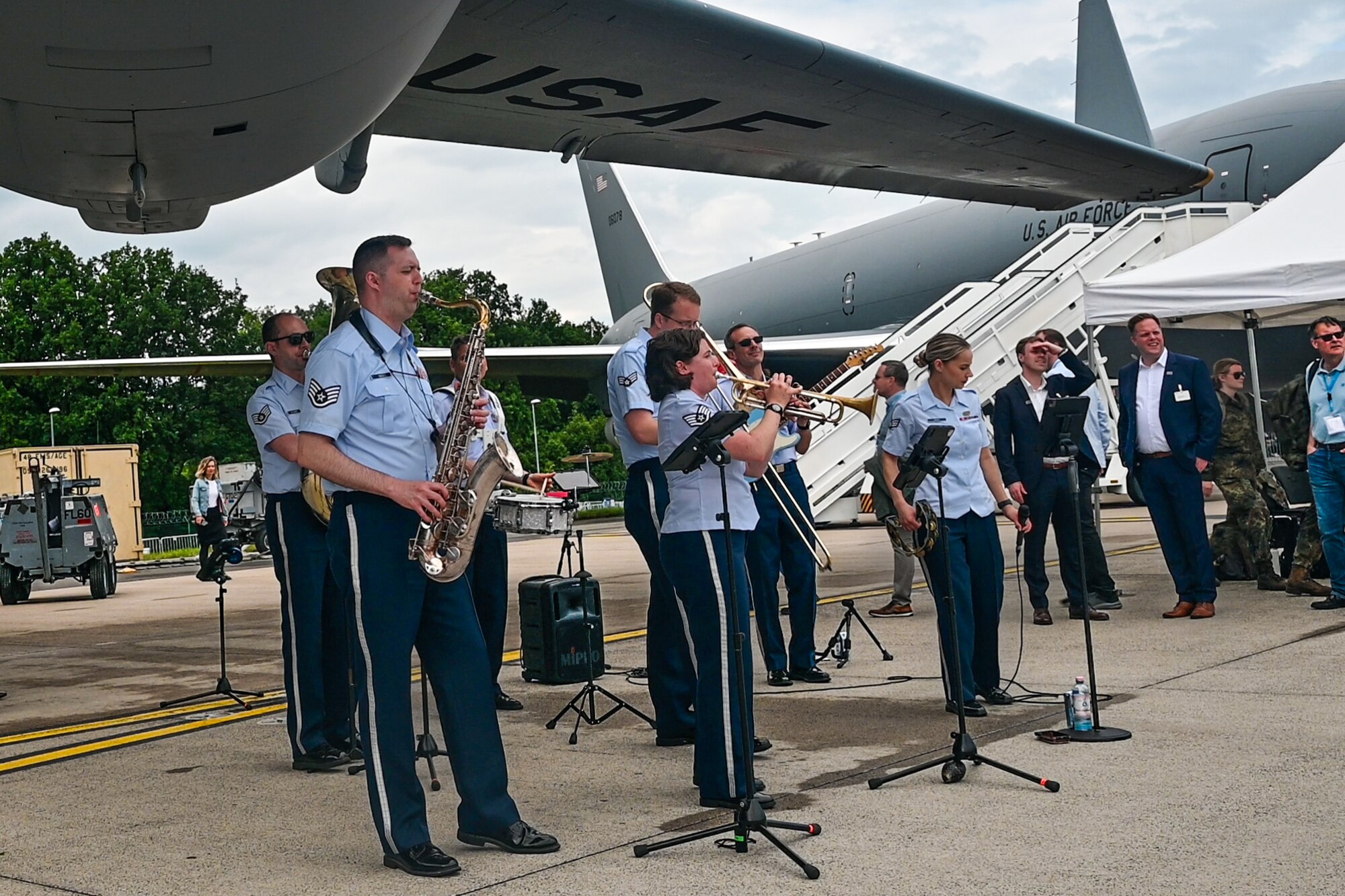 The U.S. Air Forces in Europe Band performs under the wing of a Joint Base Charleston C-17 Globemaster III aircraft as part of the U.S. display at the ILA Berlin 2024 Air Show held in Berlin, Germany, June 5, 2024. In addition to showcasing military aircraft and equipment, more than 200 U.S. military personnel participated in the event to show support to allies and international partners. (U.S. Air Force photo by Tech. Sgt. Della Creech)