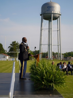 Army Reserve colonel returns to hometown high school as commencement speaker