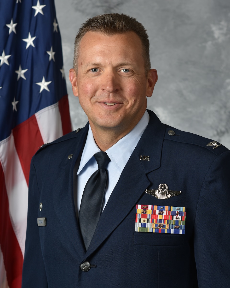 official  USAF Colonel photo