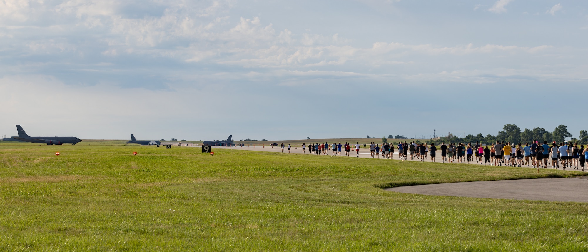 people running on runway