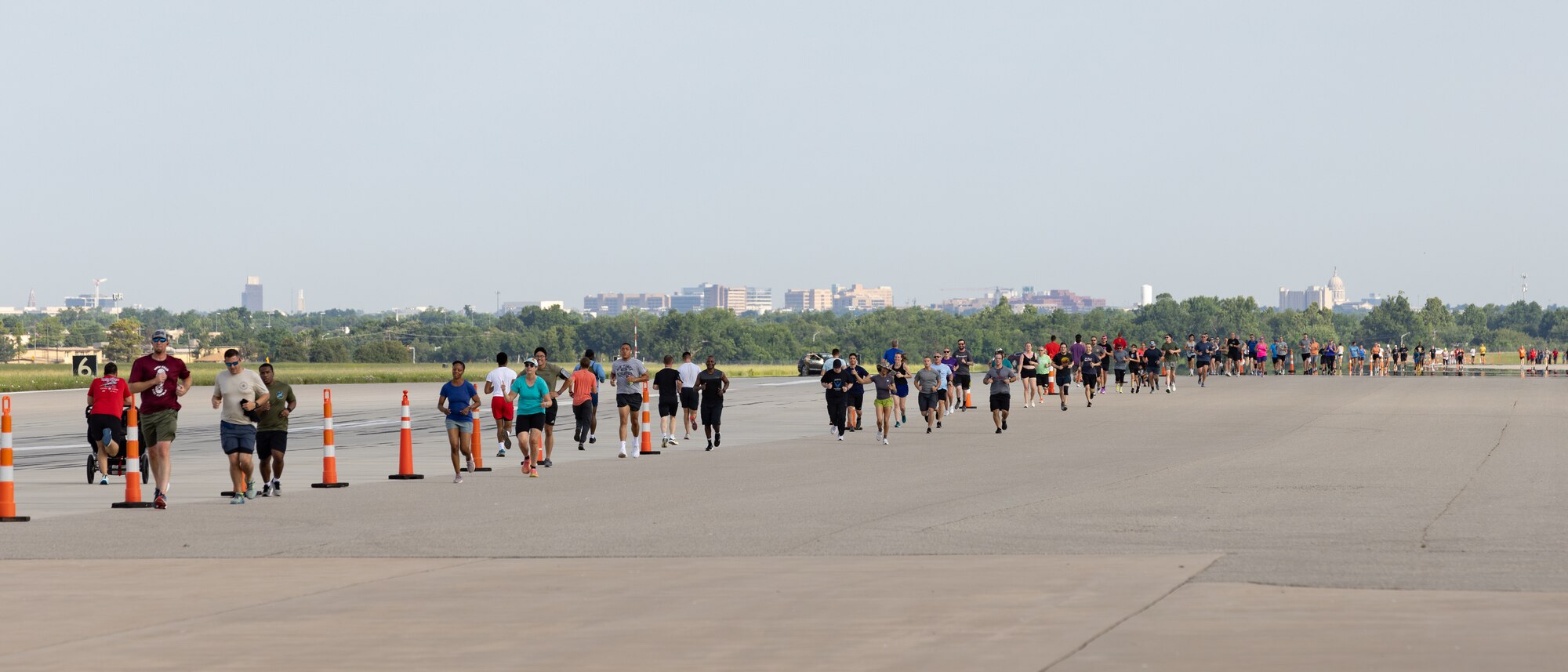 runners on runway