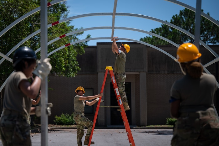 Airmen put up a shelter