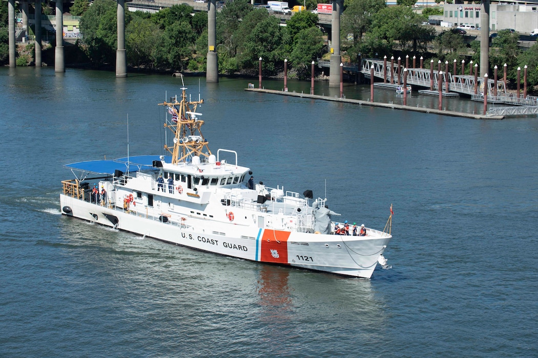 The U.S. Coast Guard Cutter John McCormick (WPC 1121) arrives for the annual Rose Festival during Portland Fleet Week in Portland, Oregon June 5, 2024. Portland Fleet Week is a time-honored celebration of the sea services and provides an opportunity for the citizens of Oregon to meet Sailors, Marines and Coast Guardsmen, as well as witness firsthand the latest capabilities of today’s maritime services. (U.S. Navy photo by Mass Communication Specialist 1st Class Heather C. Wamsley)