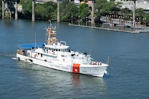 The U.S. Coast Guard Cutter John McCormick (WPC 1121) arrives for the annual Rose Festival during Portland Fleet Week in Portland, Oregon June 5, 2024. Portland Fleet Week is a time-honored celebration of the sea services and provides an opportunity for the citizens of Oregon to meet Sailors, Marines and Coast Guardsmen, as well as witness firsthand the latest capabilities of today’s maritime services. (U.S. Navy photo by Mass Communication Specialist 1st Class Heather C. Wamsley)