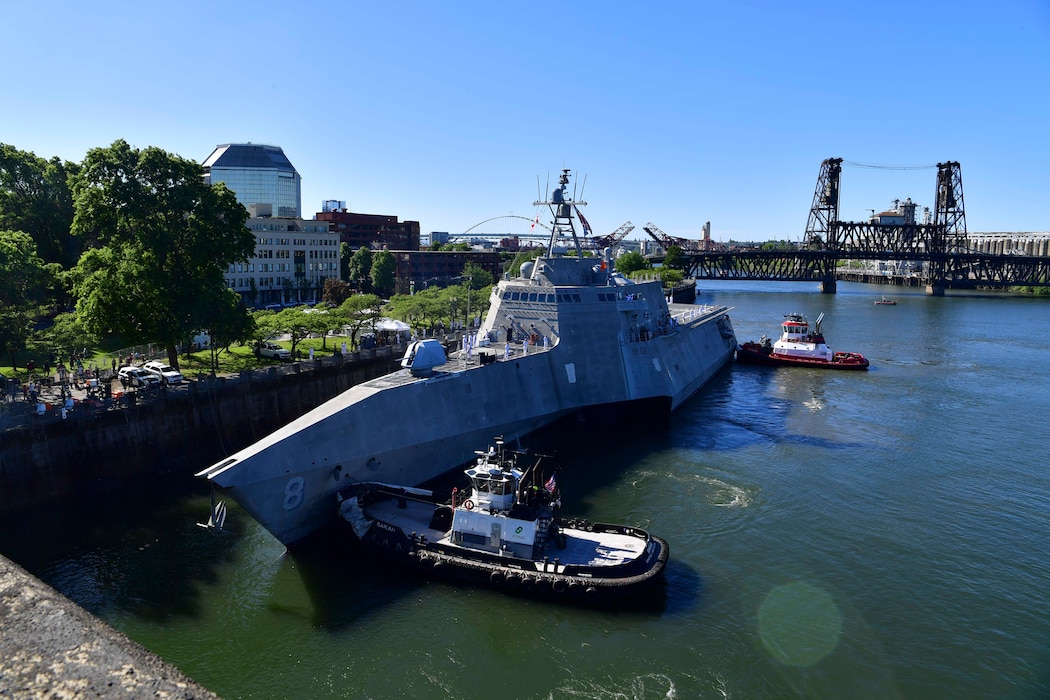 Independence-variant littoral combat ship USS Montgomery (LCS 8) arrives for the annual Rose Festival during Portland Fleet Week in Portland, Oregon June 5, 2024. Portland Fleet Week is a time-honored celebration of the sea services and provides an opportunity for the citizens of Oregon to meet Sailors, Marines and Coast Guardsmen, as well as witness firsthand the latest capabilities of today’s maritime services. (U.S. Navy photo by Mass Communication Specialist 1st Class Heather C. Wamsley)