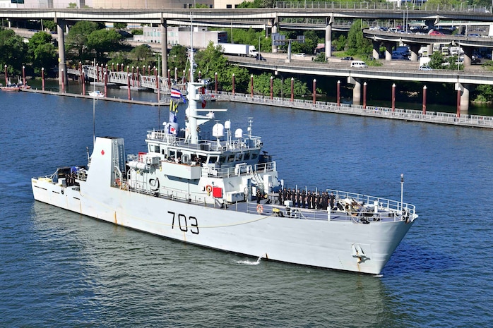 The Kingston-class coastal defense vessel HMCS Edmonton (MM 703) arrives for the annual Rose Festival during Portland Fleet Week in Portland, Oregon June 5, 2024. Portland Fleet Week is a time-honored celebration of the sea services and provides an opportunity for the citizens of Oregon to meet Sailors, Marines and Coast Guardsmen, as well as witness firsthand the latest capabilities of today’s maritime services. (U.S. Navy photo by Mass Communication Specialist 1st Class Heather C. Wamsley)