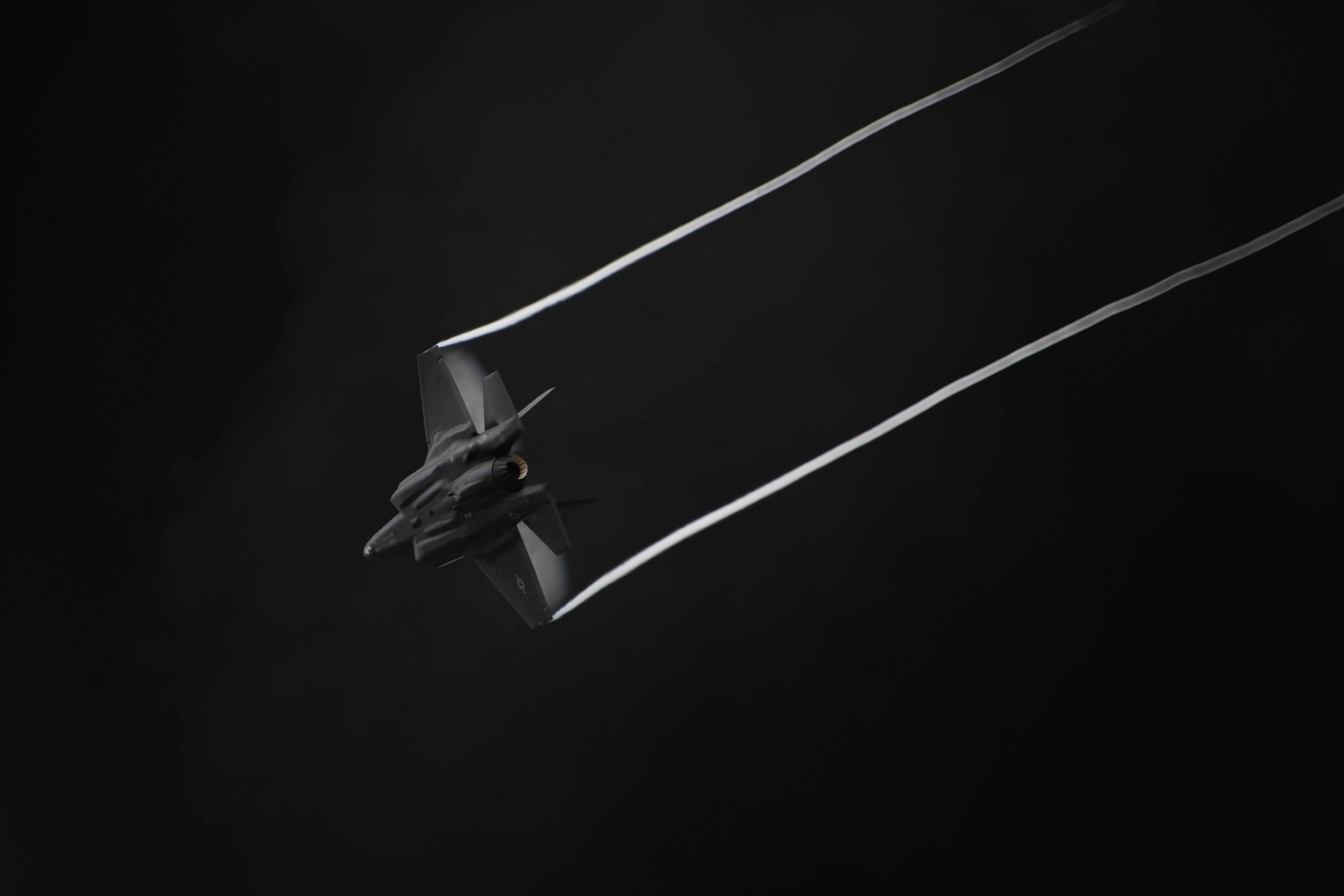f 35 wallpaper dark