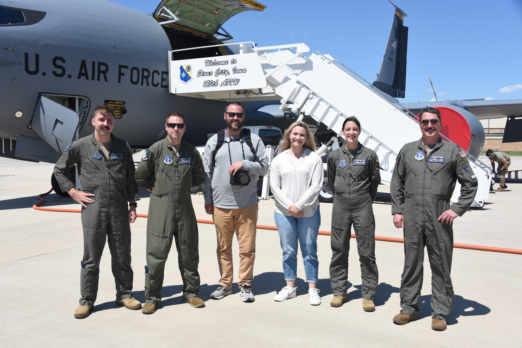 North West Iowa Review pose with 185th ARW aircrew