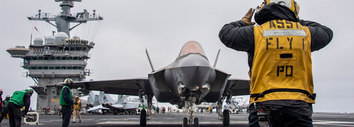 Aviation Boatwain’s Mate (Handiling) 2nd Class Aaron Goodwin, from Anaheim, Calif., directs an F-35C Lightning II, assigned to Strike Fighter Squadron (VMFA) 314, on the flight deck of the Nimitz-class aircraft carrier USS Abraham Lincoln (CVN 72)
