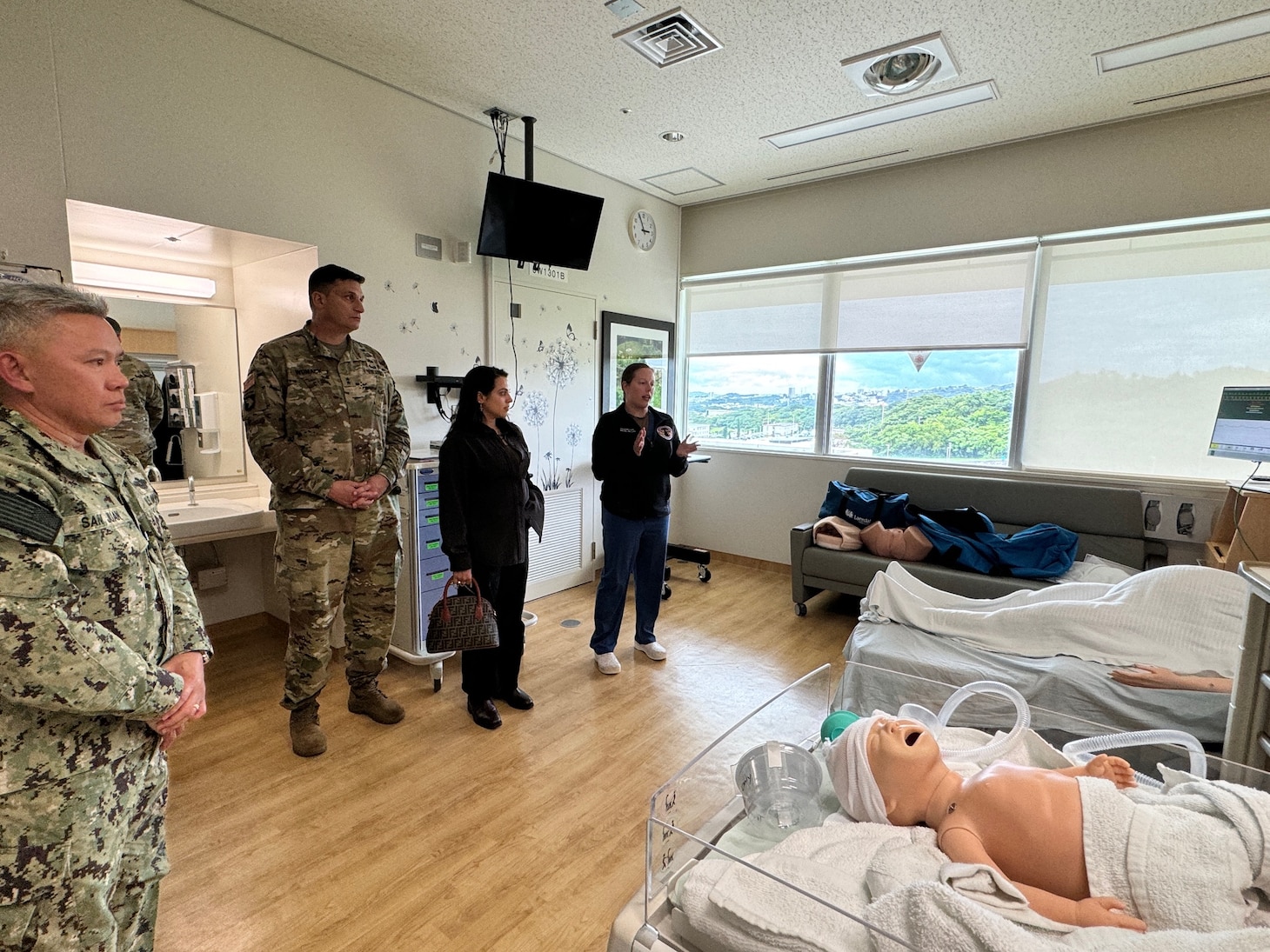 U.S. Naval Hospital Okinawa Hosts U.S. Army Japan’s Commanding General ...