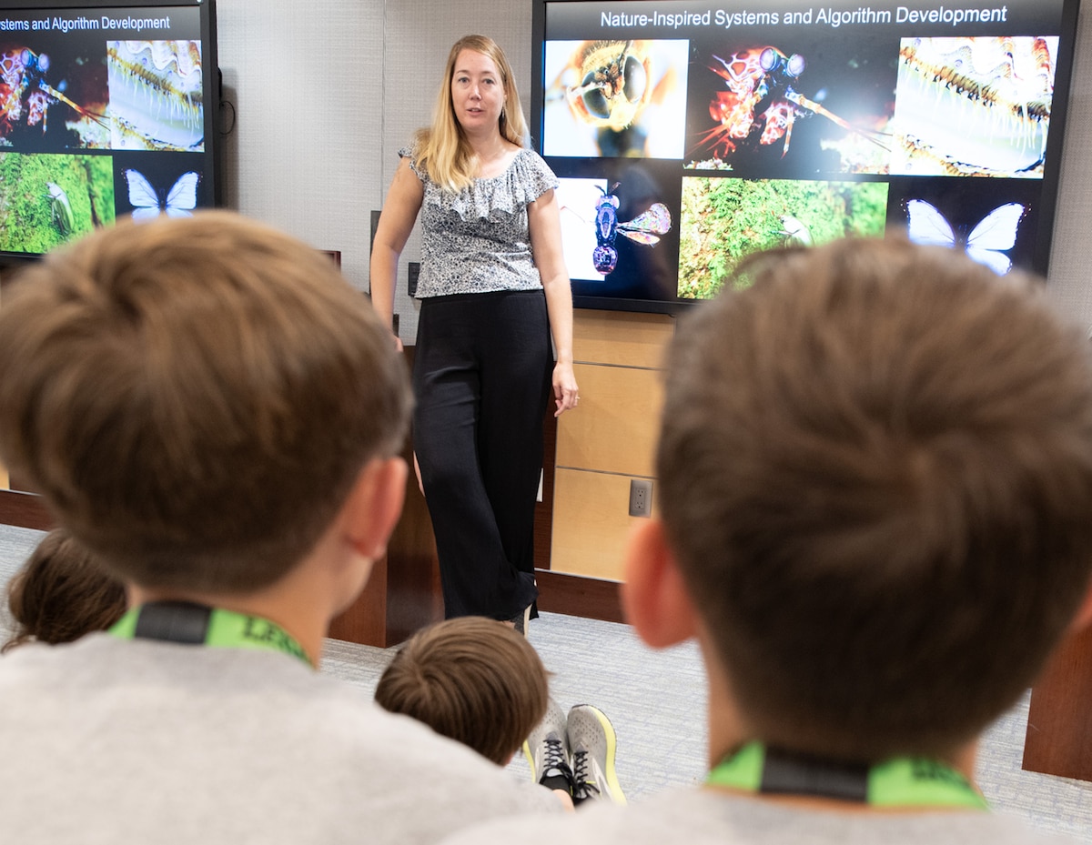 A lead biologist, speaks to STEM students about polarization metrics in beetles.