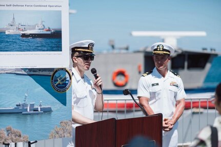 Sailors from Unmanned Surface Vessel Squadron One (USVRON-1) discuss the Medium Displacement Unmanned Surface Vessel (MDUSV) Sea Hunter and the Navy’s advances in unmanned systems with the public during LA Fleet Week, 24 May.