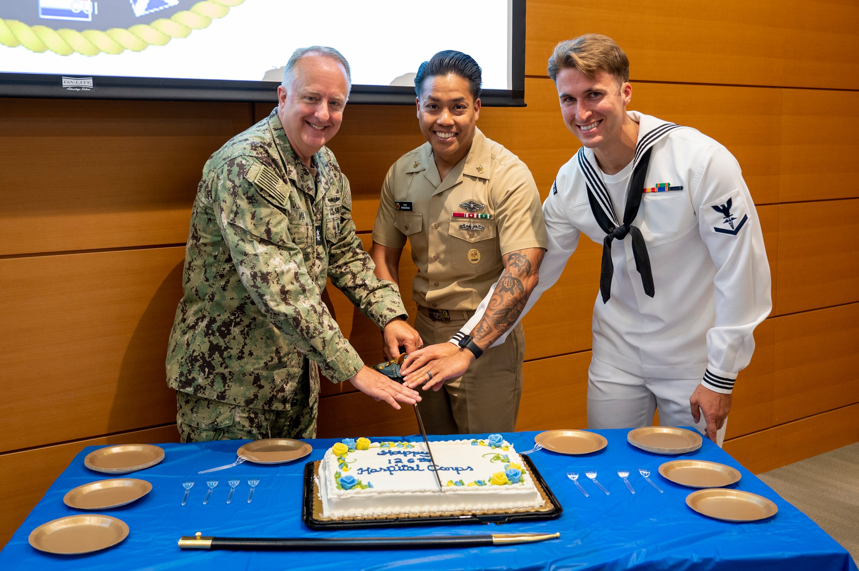 米軍 HOSPITAL CORPSMAN BIRTHDAY 記念品 240617-N-BC134-1041.JPG