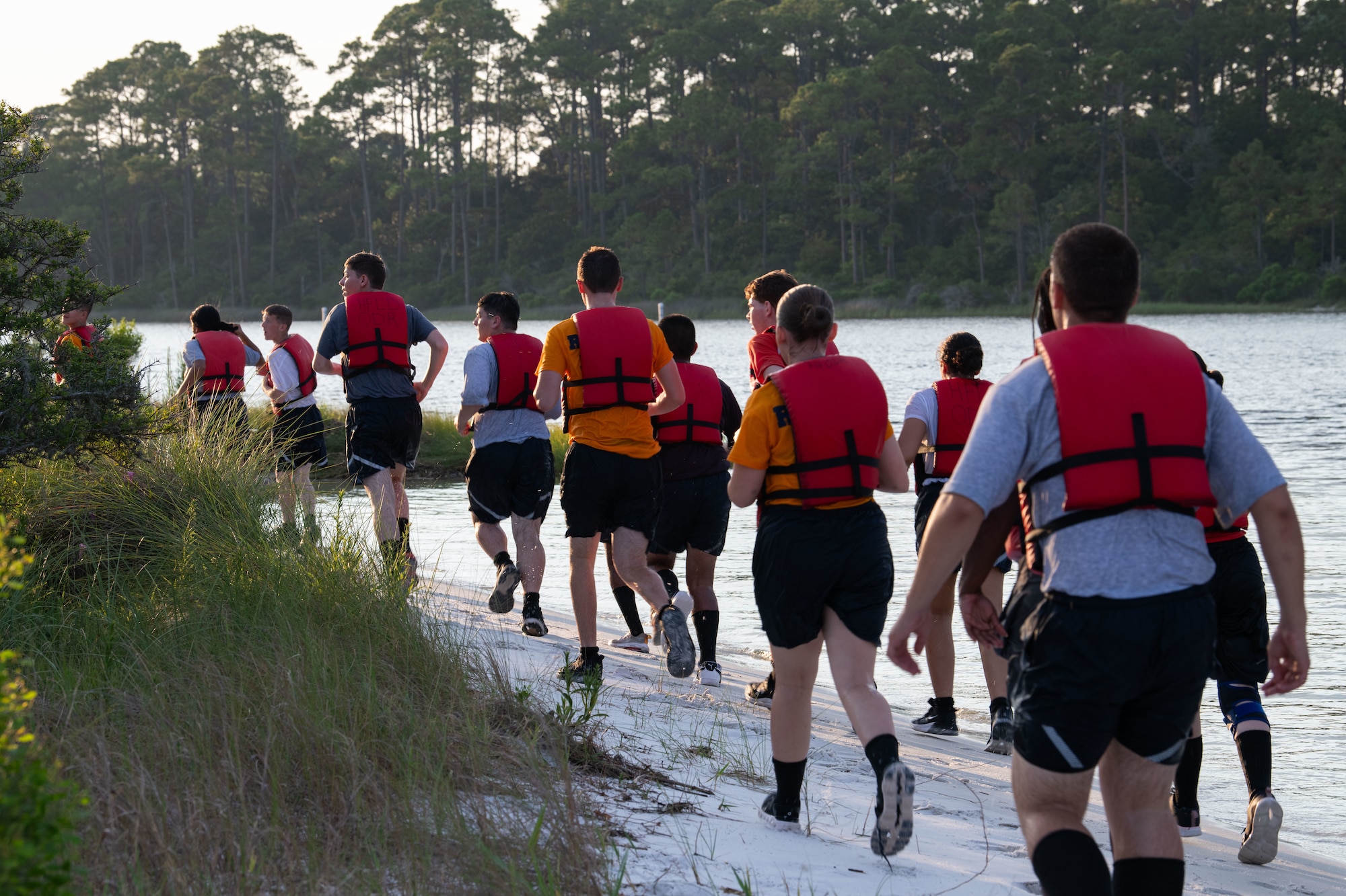 hroughout the five-day program, the students slept in tents, ate meals at the base’s dining facility and participated in daily physical training and classroom training sessions.