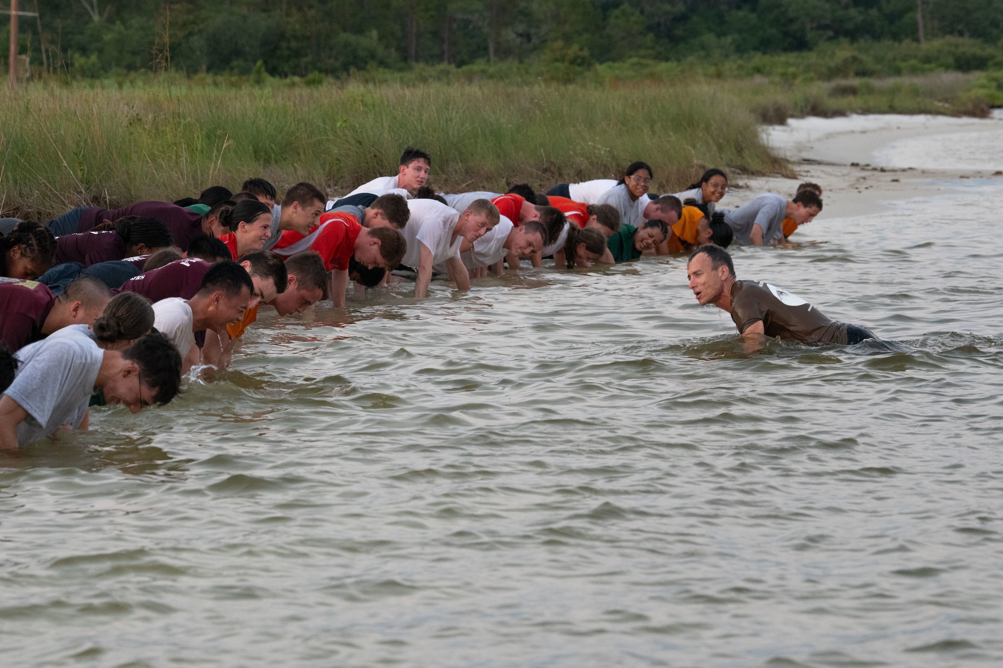 hroughout the five-day program, the students slept in tents, ate meals at the base’s dining facility and participated in daily physical training and classroom training sessions.