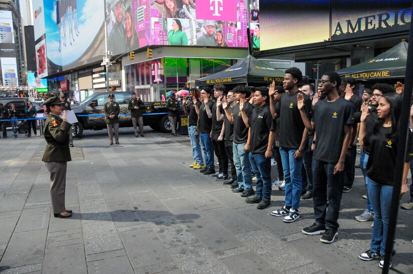 Army Reserve leader celebrates Army’s 249th birthday in heart of Big Apple