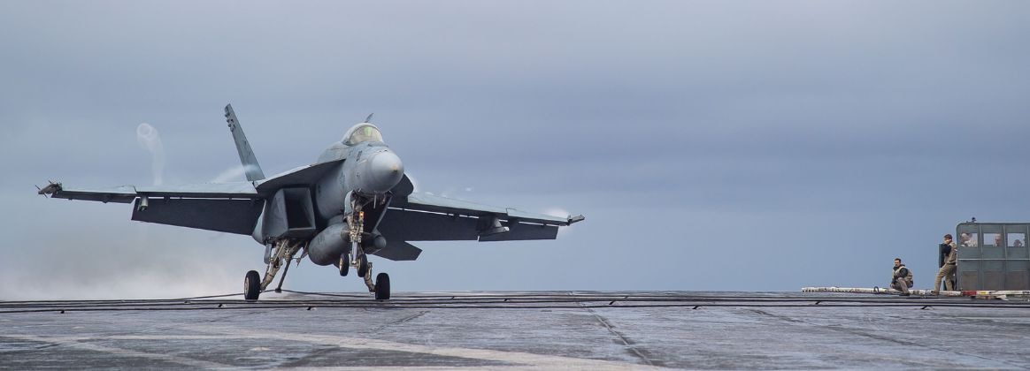 An F/A-18E Super Hornet, assigned to the “Flying Checkmates” of Strike Fighter Squadron (VFA) 211, lands on the flight deck of the Nimitz-class aircraft carrier USS Theodore Roosevelt (CVN 71)