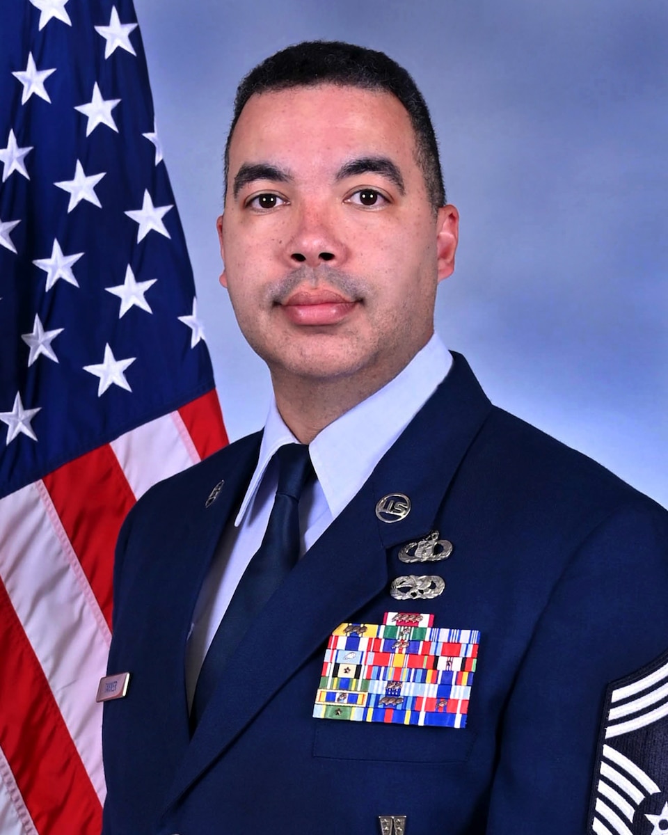 CMSgt Christopher Tanner, Official Photo