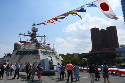 USS Marinette (LCS 25) during Maryland Fleet Week and Flyover Baltimore, 18 June.