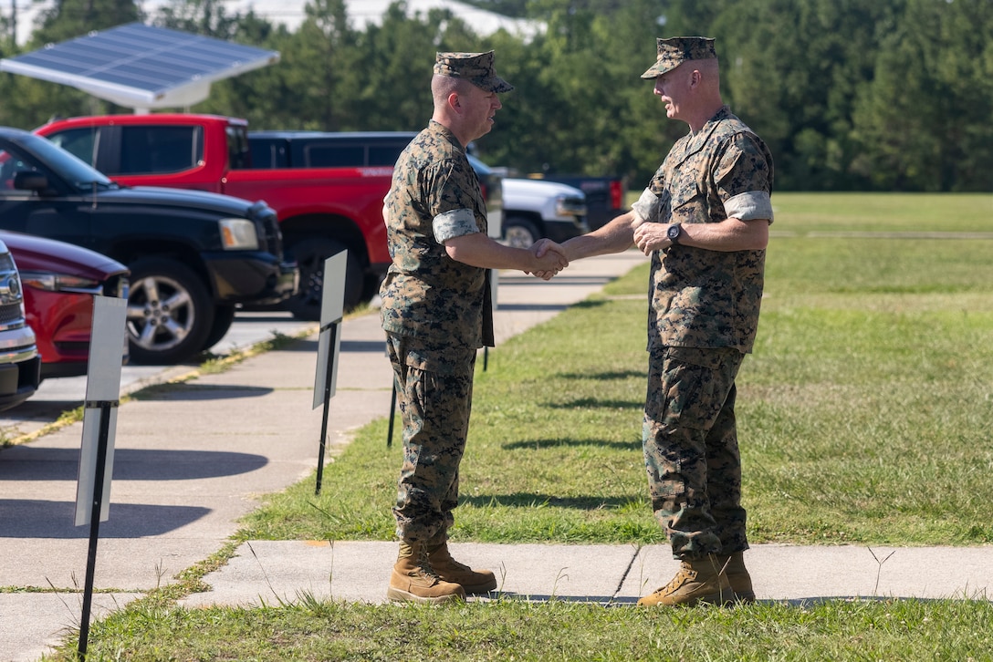 Lt. Gen. Bierman Visits 2nd Marine Logistics Group