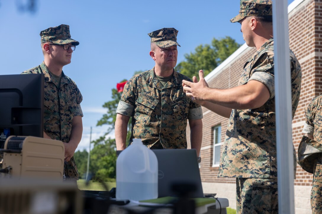 Lt. Gen. Bierman Visits 2nd Marine Logistics Group