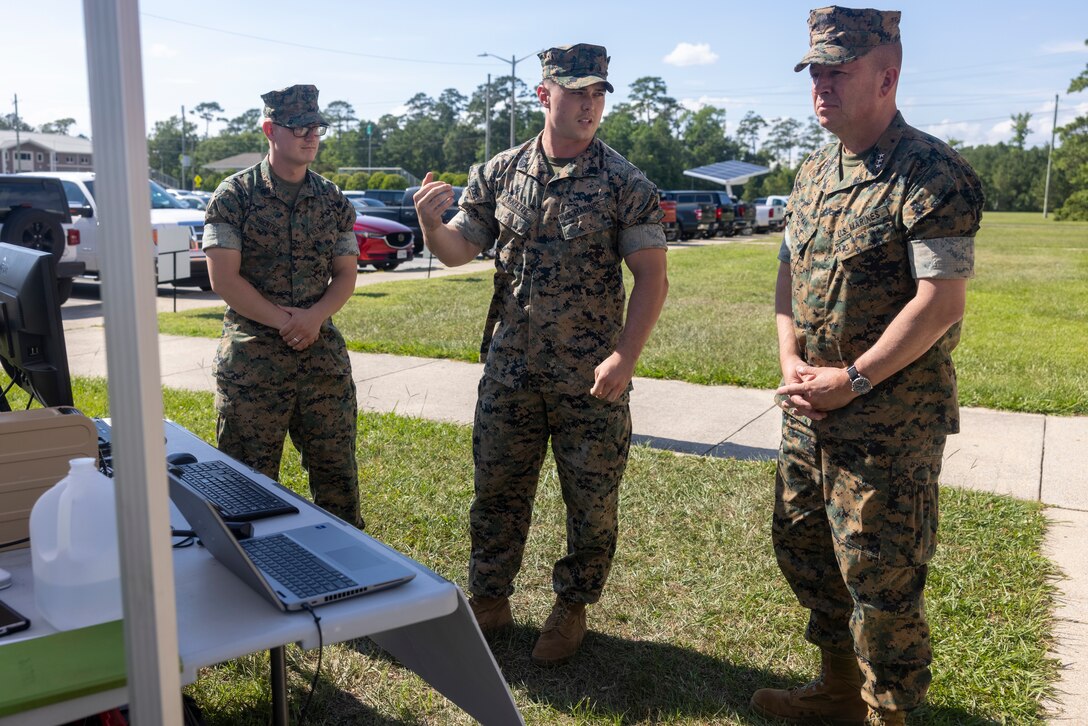 Lt. Gen. Bierman Visits 2nd Marine Logistics Group