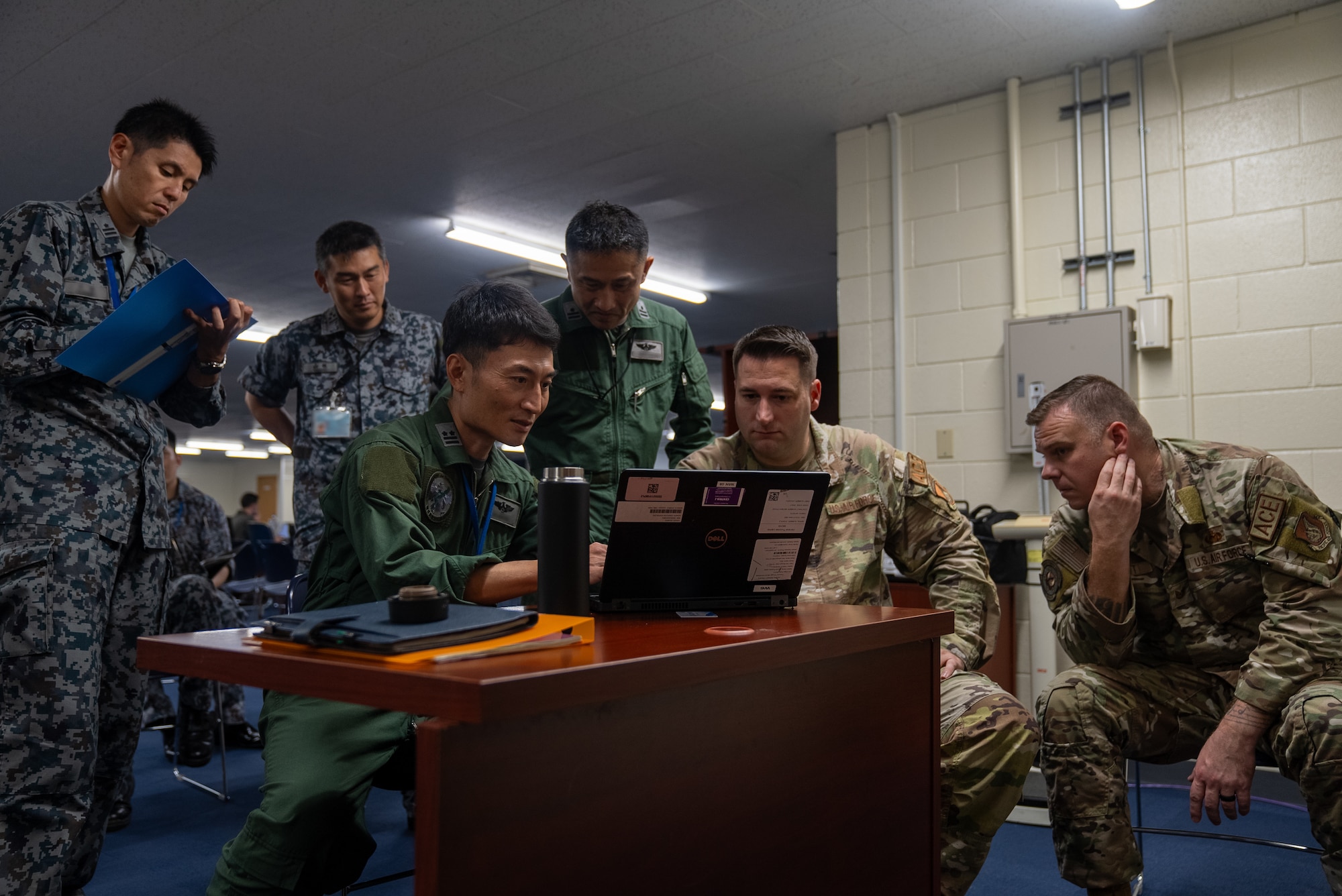 JASDF and USAF Airmen going over BDOWG details