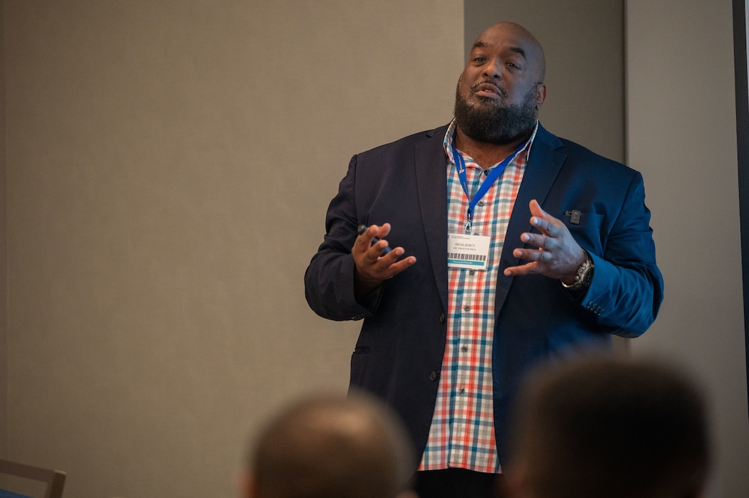 Photo of Dr. Preston Rich teaching a class.