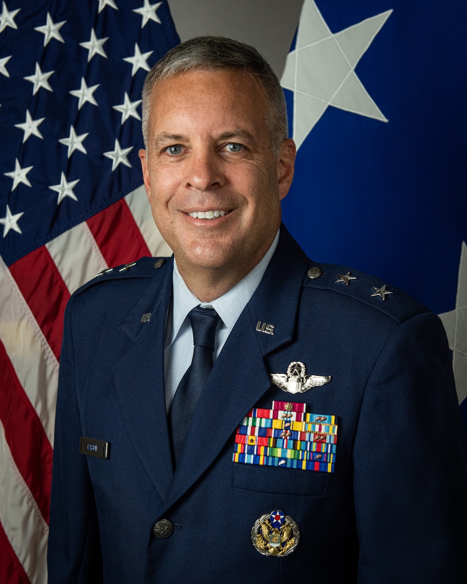 Official Photo of Maj Gen Cason